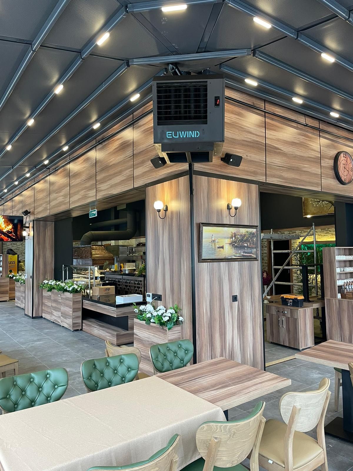 Eugas Euwind sıcak hava üreteci — Restoran girişi