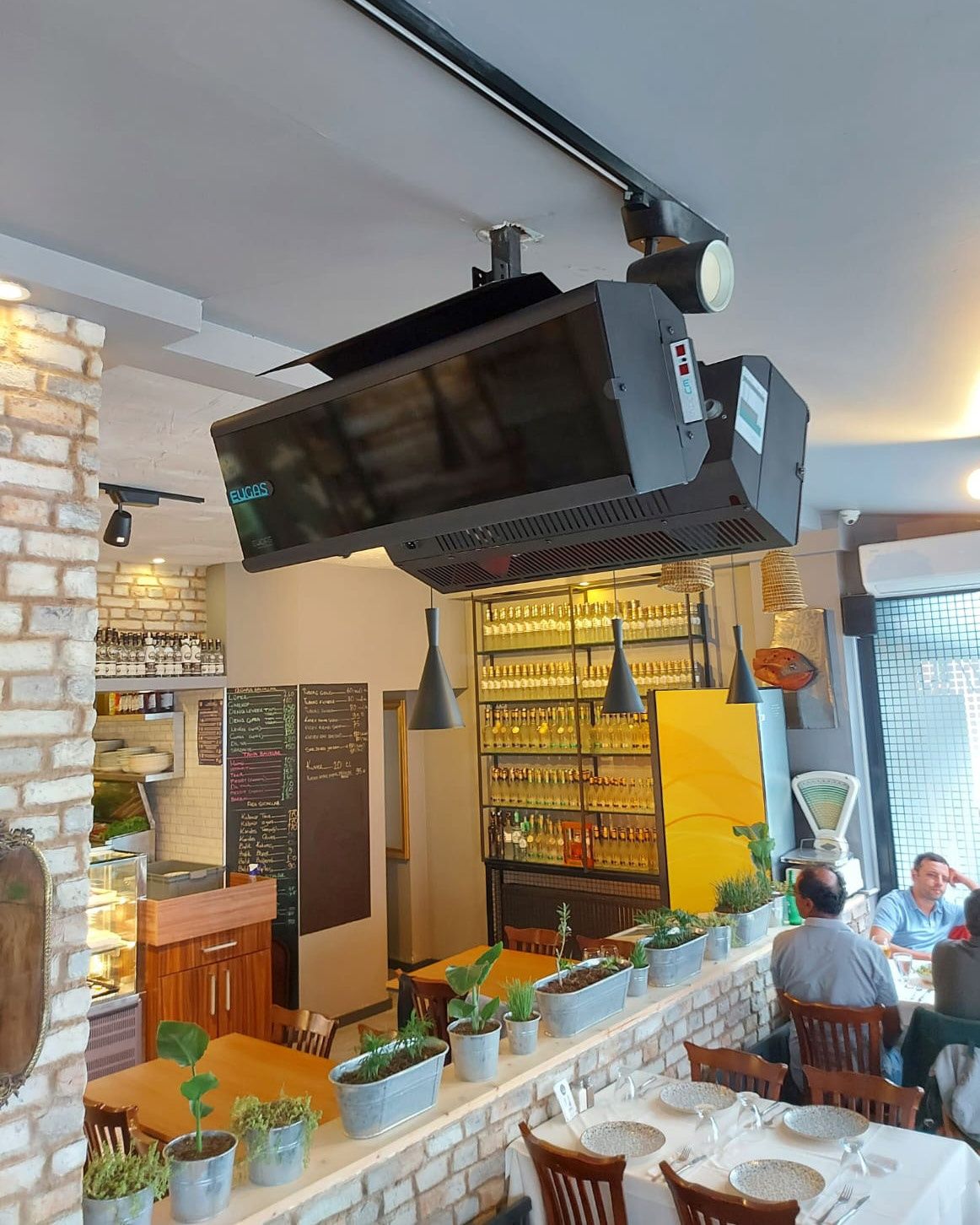 Eugas Eucer radyant ısıtıcı — Restoran